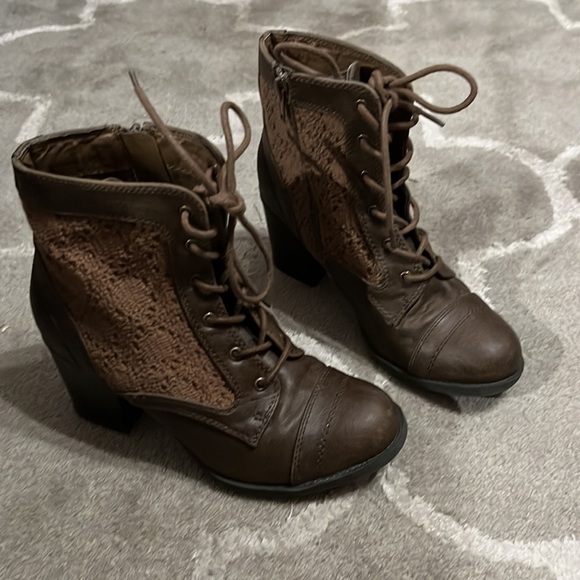 Francesca’s Katherine/Katina brown lace up zip up booties - Picture 5 of 17